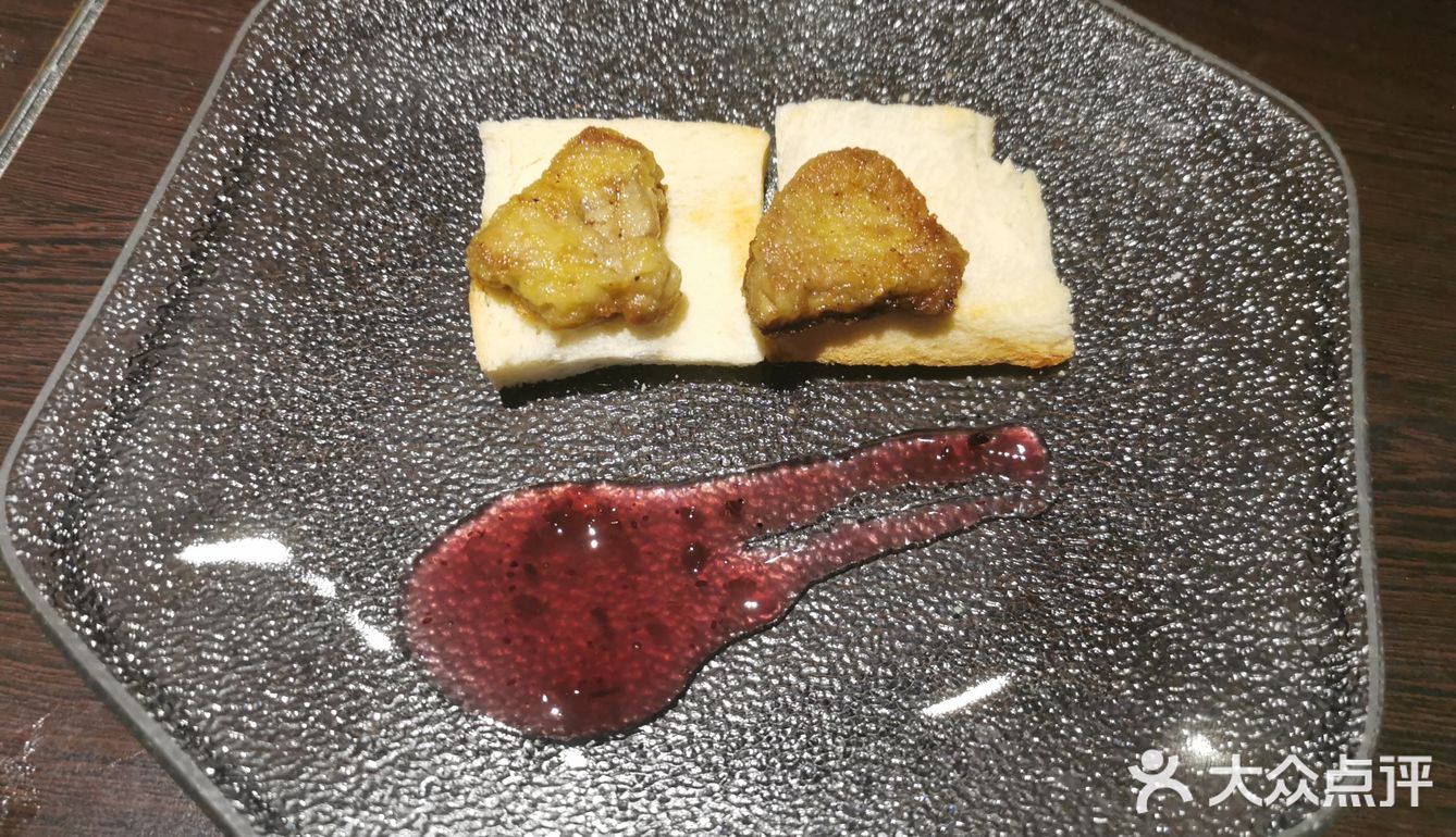 两百多块钱吃这么多东西值了