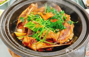 Braised Fish Head in Clay Pot