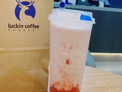 草莓雪山物语-瑞幸咖啡(万科红立方大厦店)