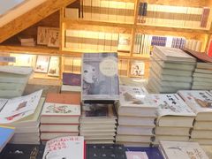 -新华里咖啡书吧(新华书店小寨店)