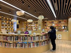 -漕河泾街道图书馆(漕河泾社区文化活动中心店)