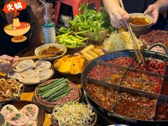 -渝嘴小老弟老火锅(华新村店)