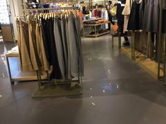 -URBAN REVIVO(高德置地广场·春广场店)