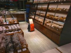 面包甜点陈列柜-莉莲蛋挞(大华悦沢书店)