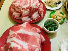 -洞庭洲·防空洞火锅·烧烤·铜锅涮肉(新百广场店)