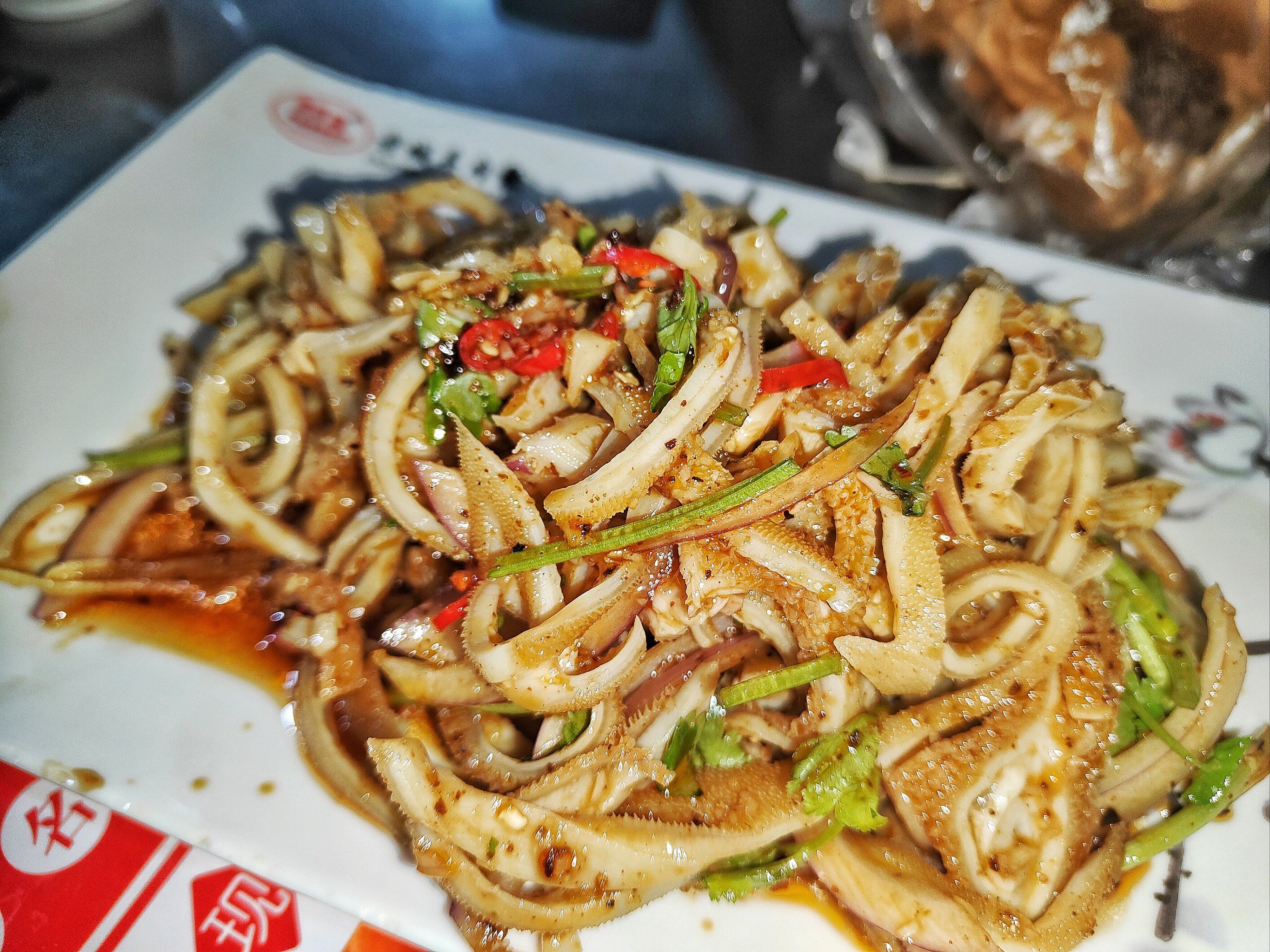 凉拌羊肚酸辣口味,一生凉粉辣椒挺香的,这两个挺好吃