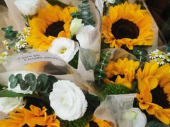 -花间阁鲜花气球连锁(两路口上清寺急市救中心店)