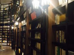 -钟书阁(松江泰晤士小镇店)