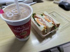 -85度C(生甜甜圈研究工坊·上海松江人民北路店)