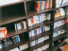 -钟书阁(松江泰晤士小镇店)