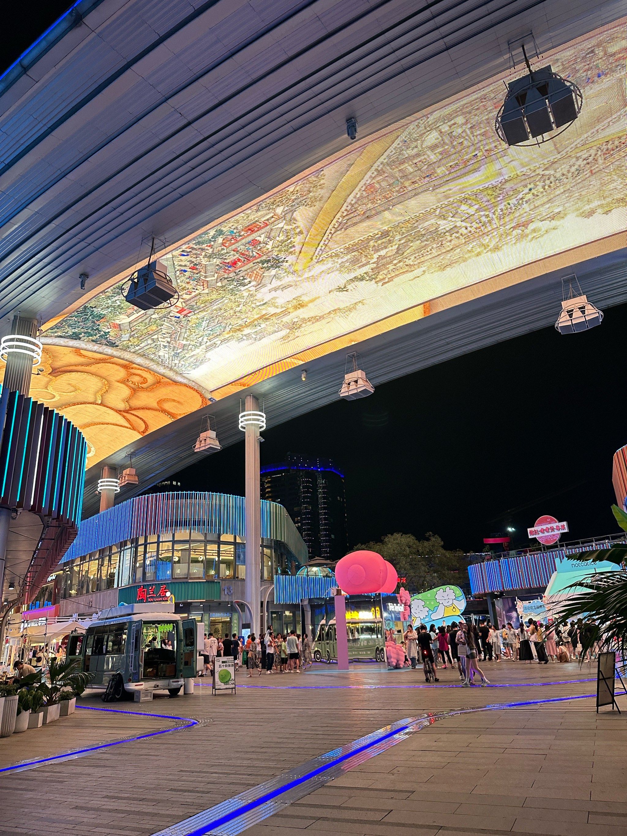 逛天幕街区,赏美丽景色