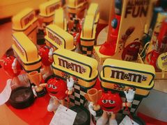 -m豆巧克力世界(上海世茂广场店)