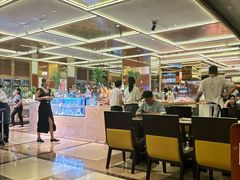 -大中华希尔顿酒店-念自助餐·嗨啤·小龙虾