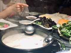 -大匠工房古船木艺术餐厅·猪肚鸡专门店(长白仙岛店)