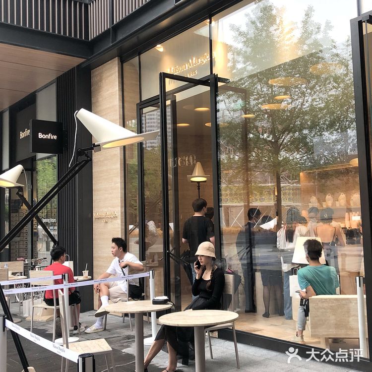 太古里｜奢侈品牌卖咖啡，多少钱一杯？