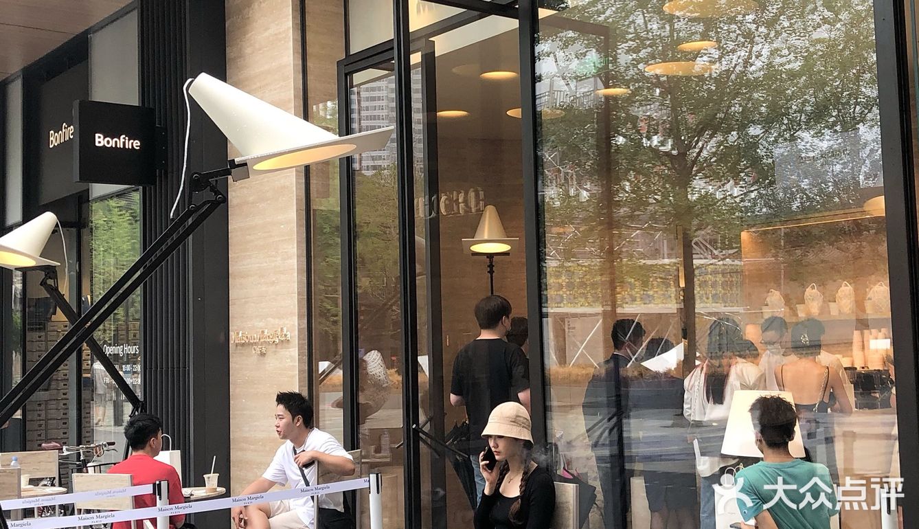 太古里｜奢侈品牌卖咖啡，多少钱一杯？