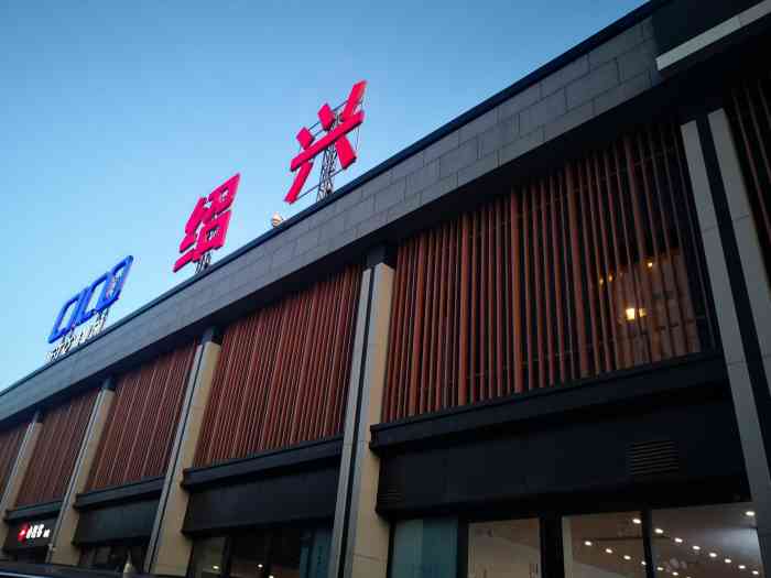 绍兴服务区·停车场