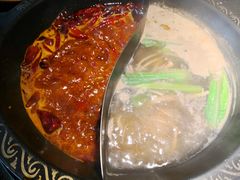 菌汤鸳鸯锅-锅说大脸毛肚重庆老火锅(佐阾店)