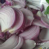 姜1块 蒜2瓣 小葱1根 洋葱洗净对半切开后切细丝