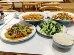 -犇逸·乐山跷脚牛肉·四川现炒(览海店)
