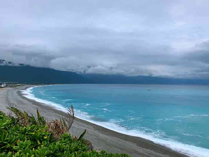 花莲七星潭-"七星潭其实不是潭,也是在海边.这里的海.