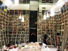 -钟书阁(松江泰晤士小镇店)