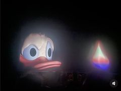 -小镇影院迪士尼小熊Duffy与他的朋友合影地