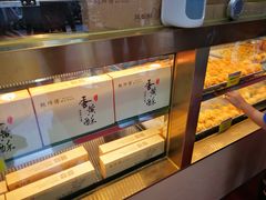 面包甜点陈列柜-鲍师傅糕点(百盛西南商都店)