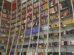 -钟书阁(松江泰晤士小镇店)