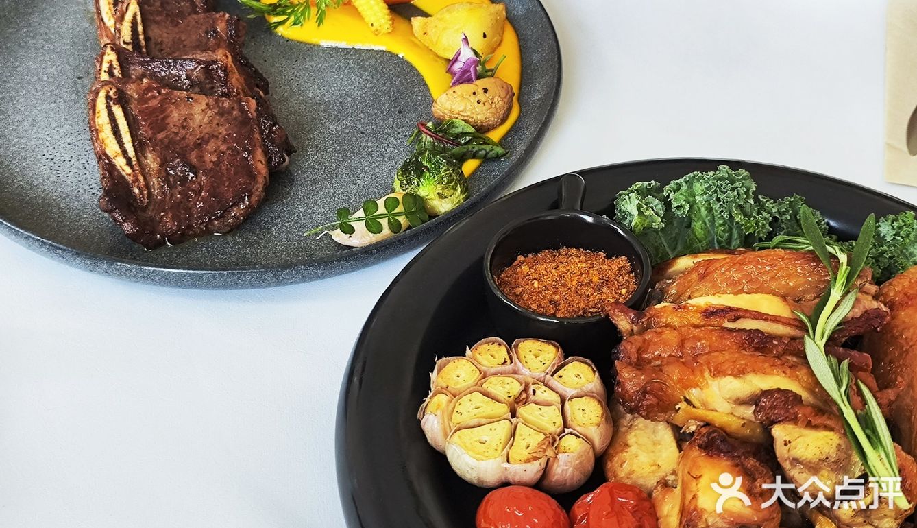 我非常喜欢二十集无界餐厅的免费生日布置服务。首先