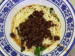 -渝之汇牛肉豌杂面