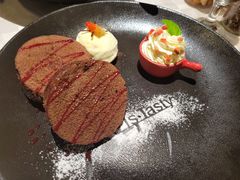 巧克力舒芙蕾松饼配香草冰激凌-西堤牛排(南京龙江店)