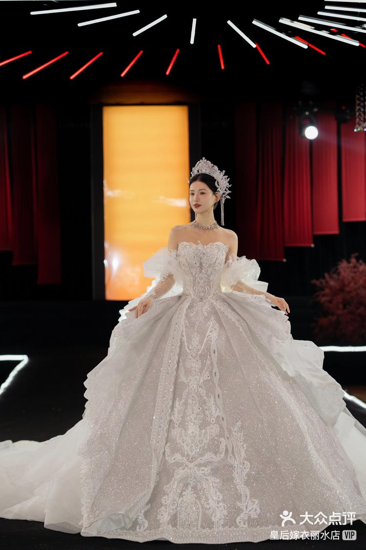 梦幻公主长拖尾主纱丽水婚纱