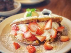 -ROAST coffee & eatery