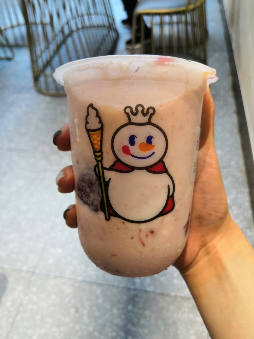 就爱喝喝喝之蜜雪冰城草莓摇摇奶昔