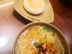-亮亮面馆(经六路店)