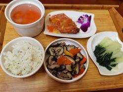 -卓玥国际月子会所(罗山路店)