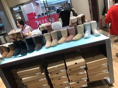 -UGG(燕莎奥特莱斯购物中心店)