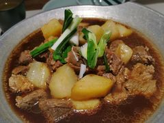 小土豆煨牛腩-卯时·龙光雅宴·精致锡帮菜(惠山古镇店)