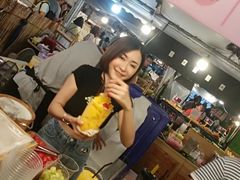 -席娜卡琳火车铁道夜市