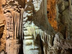 -波斯托伊纳溶洞