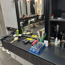 -老肖男士理发店
