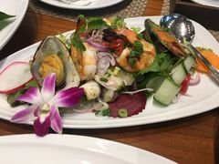 -Chom Cafe and Restaurant