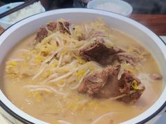 银锅大骨头炖酸菜-雪乡人家东北菜·铁锅炖一切(高斯路店)