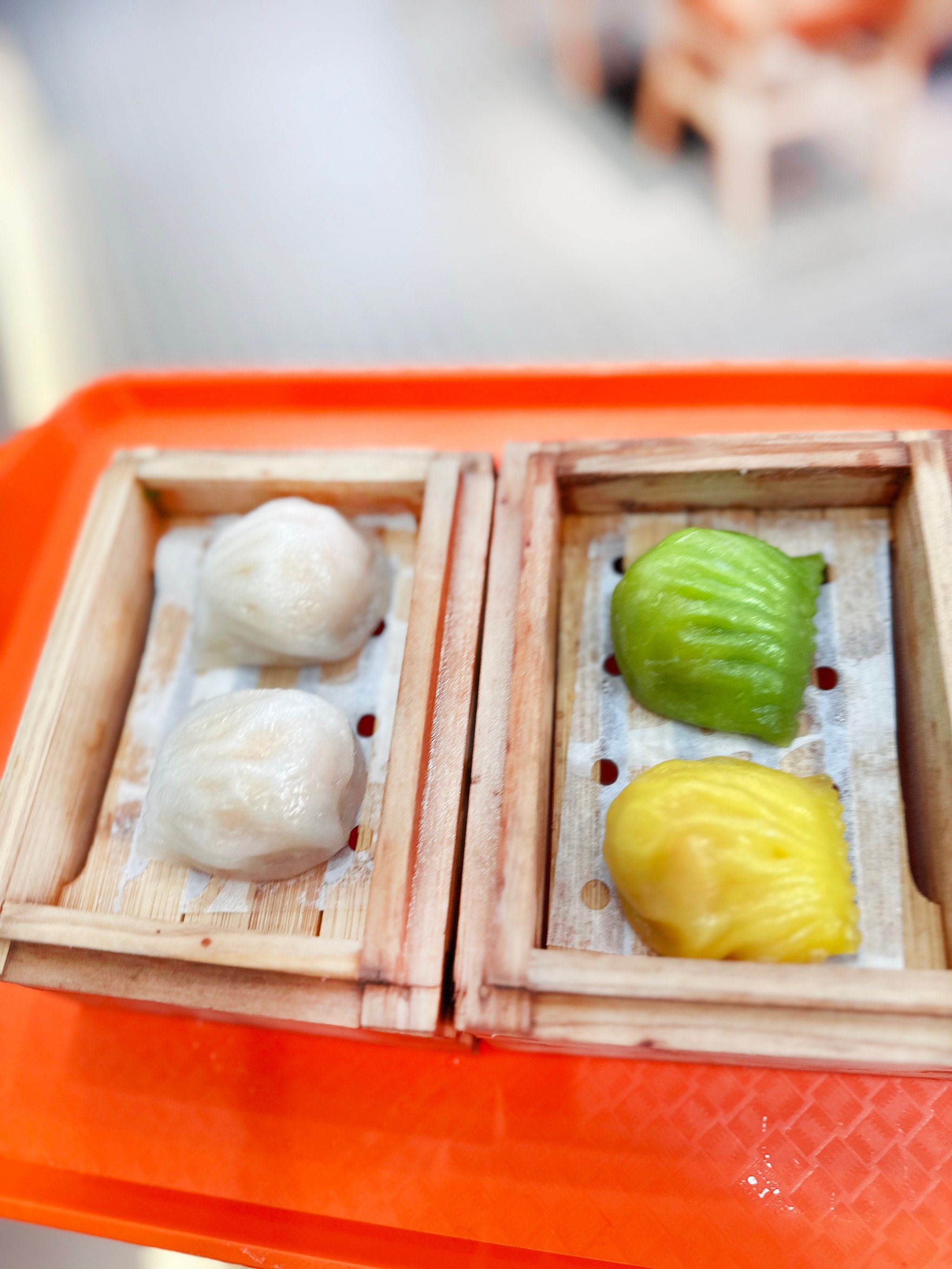 历史渊源:虾饺始创于20世纪初广州市郊伍村五凤乡的一间家庭式小茶楼