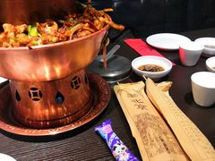 双层锅-炉小二铜锅牛蛙•川湘菜(三里屯店)