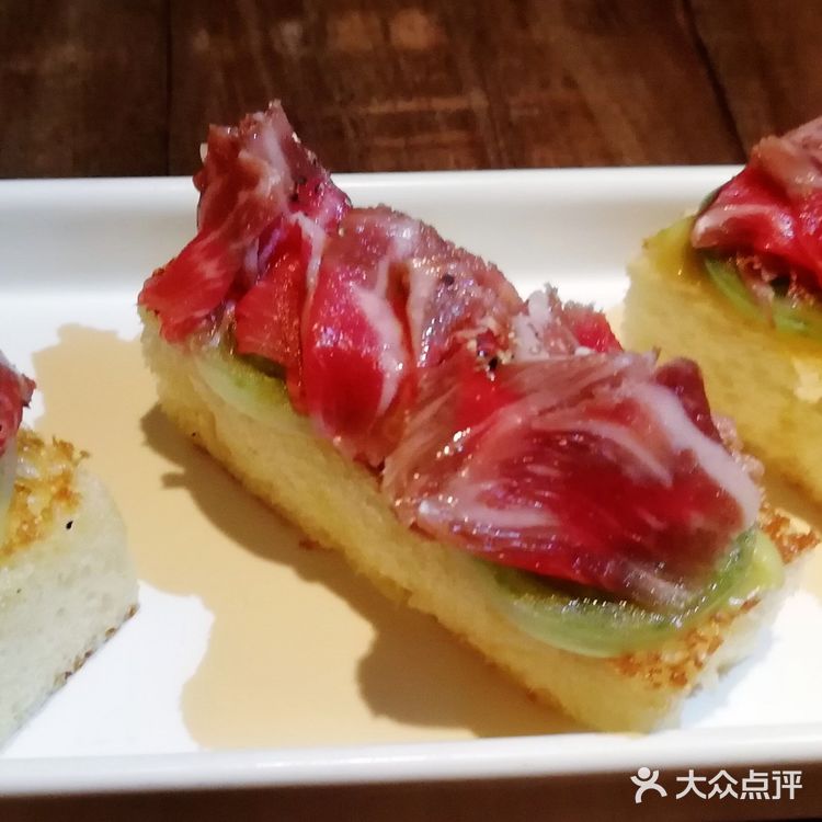 打卡新开业的小伯格酒馆 舒适温馨[拔草][礼花]