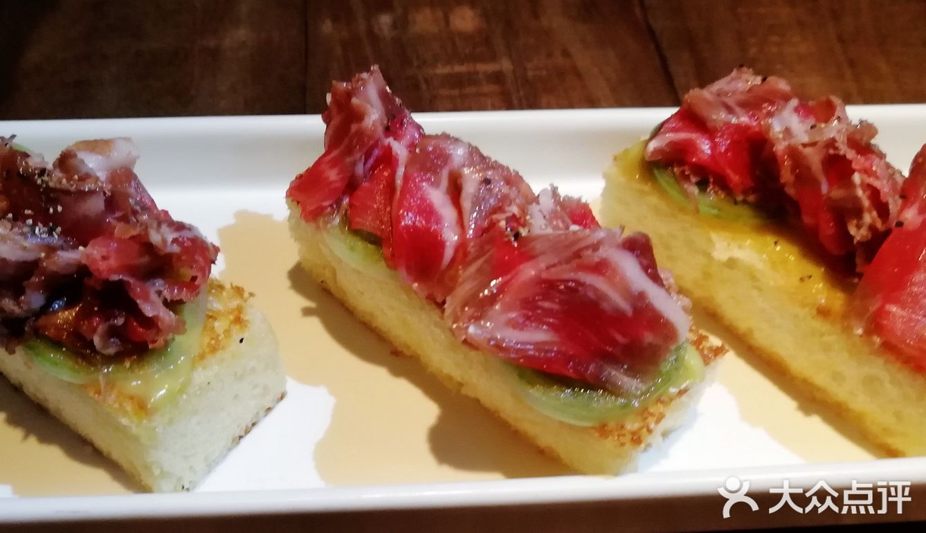 打卡新开业的小伯格酒馆 舒适温馨[拔草][礼花]