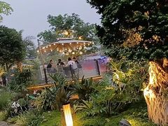 -茅草房·河畔园林火锅