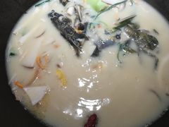 -咕嘟草帽鱼·牛奶一样的鲜鱼汤(天鹅湖万达广场店)